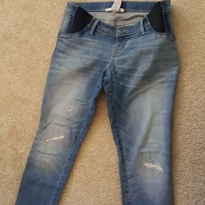 Distressed maternity jeggings